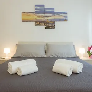 Canacci Stylish 2 Bedroom Appartamento